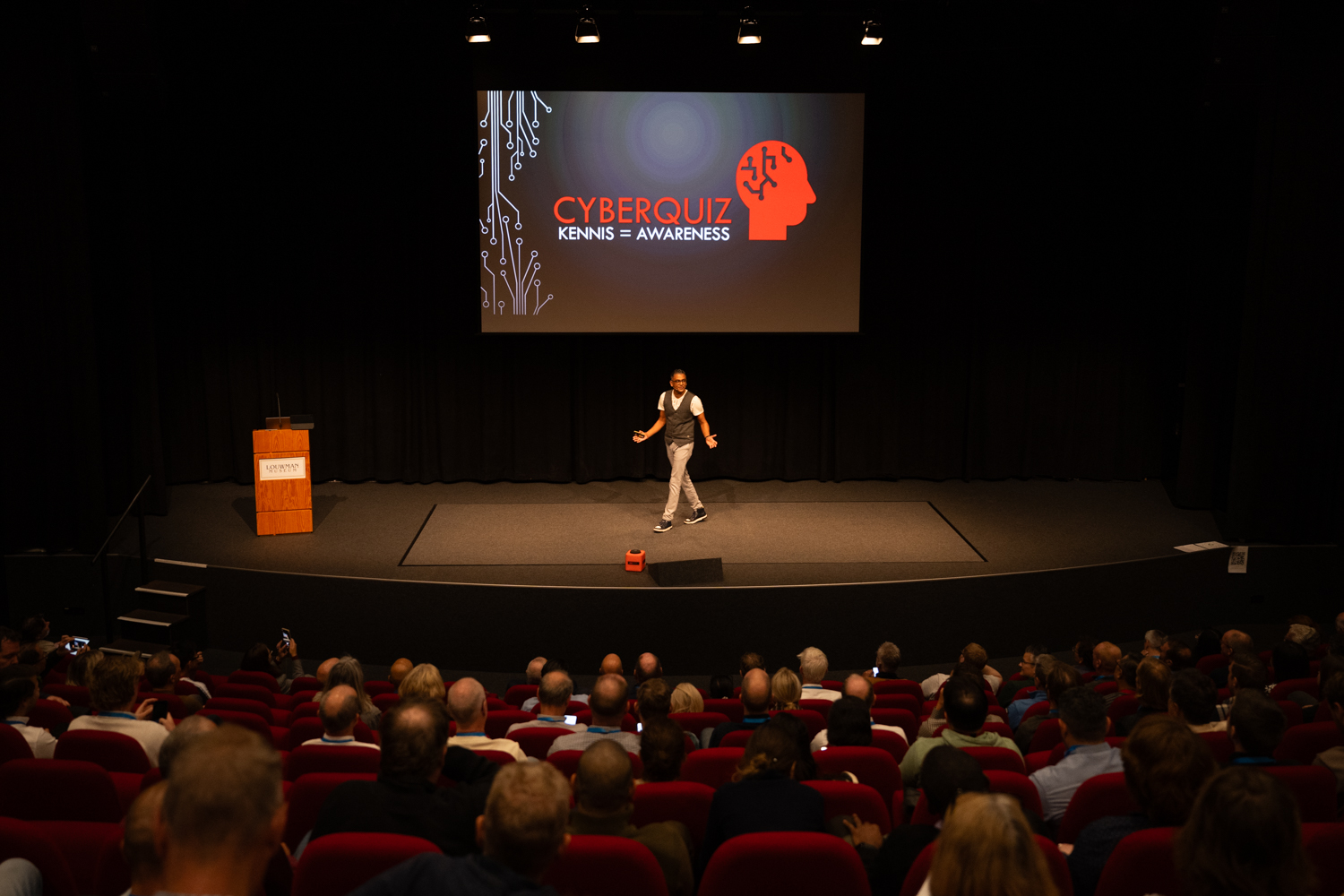 Sanjay Misri verzorgt het intermezzo: vragen en stelling over cybersecurity